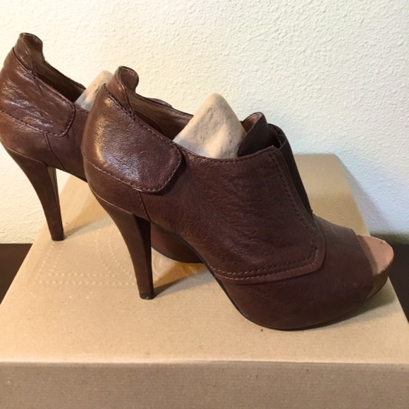 Vince Camuto Brown Leather Heels Size 8 - Picture 3 of 11